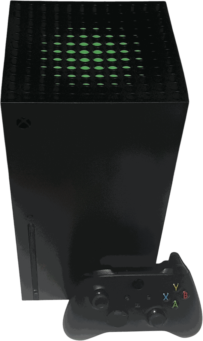 Xbox Series X nera in verticale, con il controller Xbox appoggiato alla base